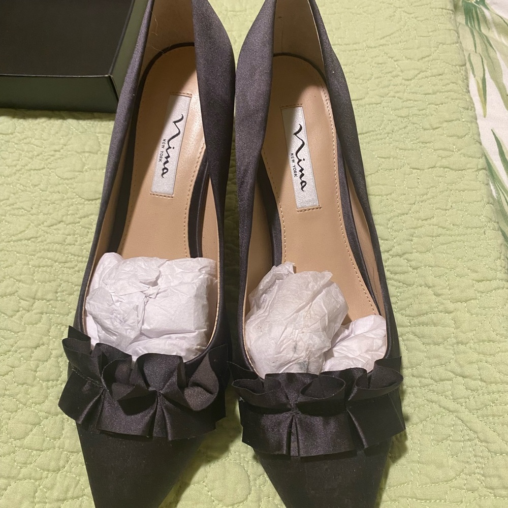 Niña black 9.5B satin dress pumps. 2.5 heel